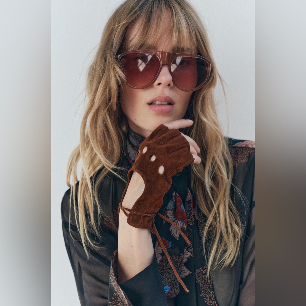 NWOT. Zara Brown 100% Faux Suede Fingerless Gloves.